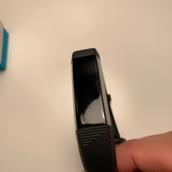 Fitbit Alta HR - Picture 4 of 4